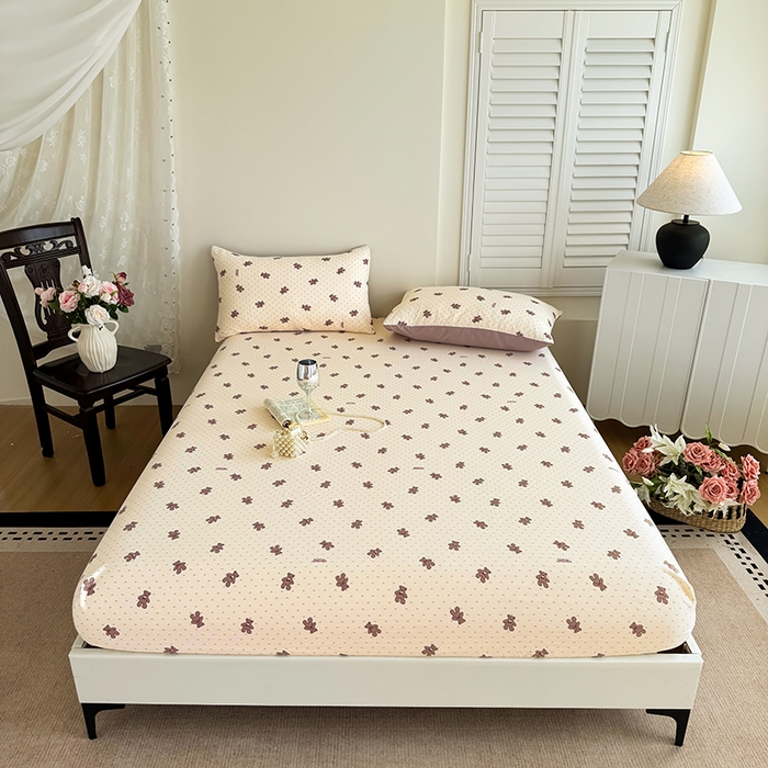 91家纺网 家纺一手货源 找家纺 卢赛尔 2025新款水洗珍珠棉皱皱纱印花床笠 小棕熊