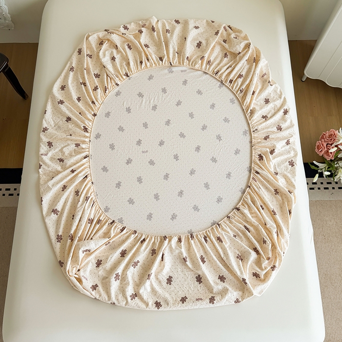 91家纺网 家纺一手货源 找家纺 卢赛尔 2025新款水洗珍珠棉皱皱纱印花床笠 小棕熊