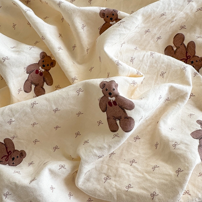 91家纺网 家纺一手货源 找家纺 卢赛尔 2025新款水洗珍珠棉皱皱纱印花床笠 小棕熊