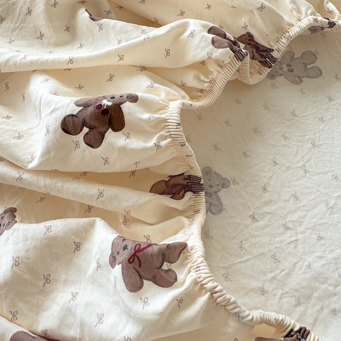 91家纺网 家纺一手货源 找家纺 卢赛尔 2025新款水洗珍珠棉皱皱纱印花床笠 小棕熊