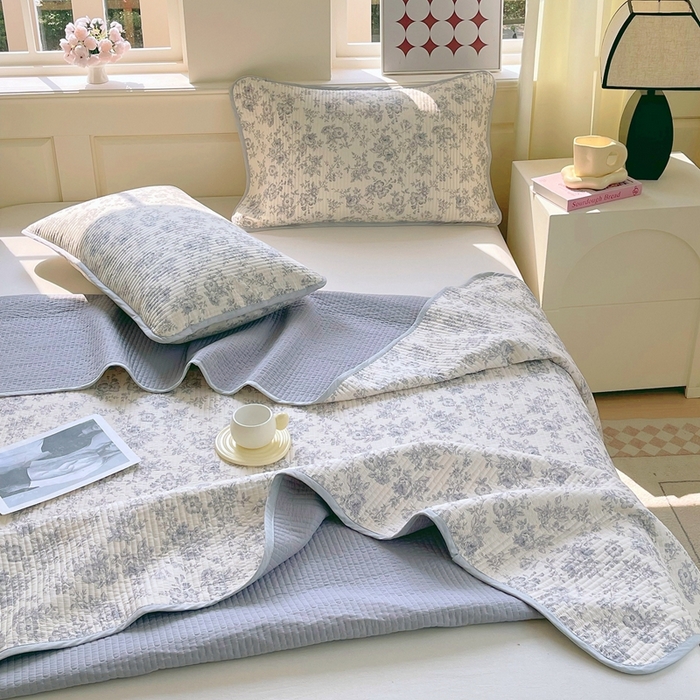 91家纺网 家纺一手货源 找家纺 金丝兔 2025新款小清新斜纹纯棉床盖 全棉夹棉床盖 床盖三件套 榻榻米抗盖绗缝加厚床单 白山茶