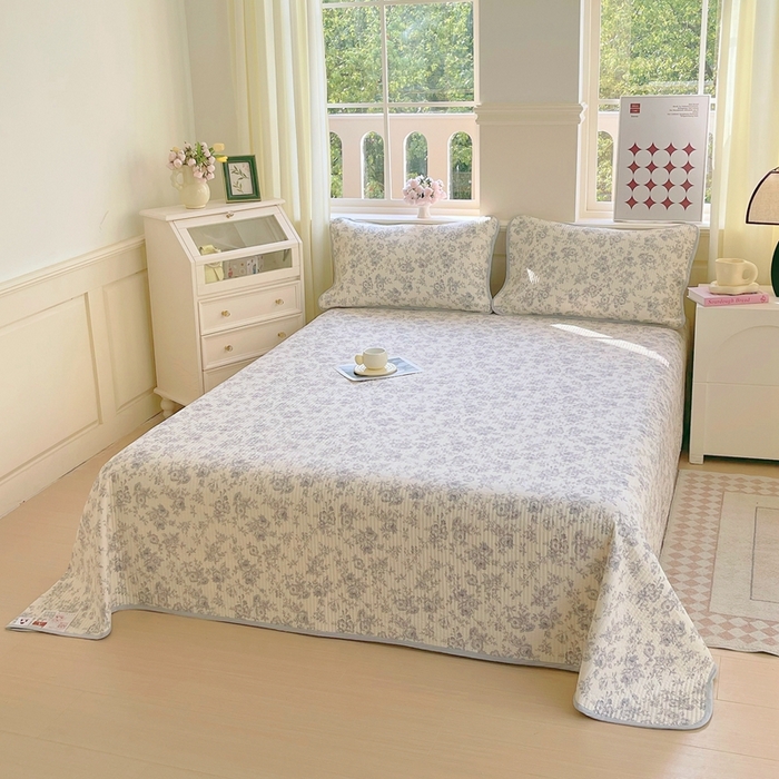 91家纺网 家纺一手货源 找家纺 金丝兔 2025新款小清新斜纹纯棉床盖 全棉夹棉床盖 床盖三件套 榻榻米抗盖绗缝加厚床单 白山茶