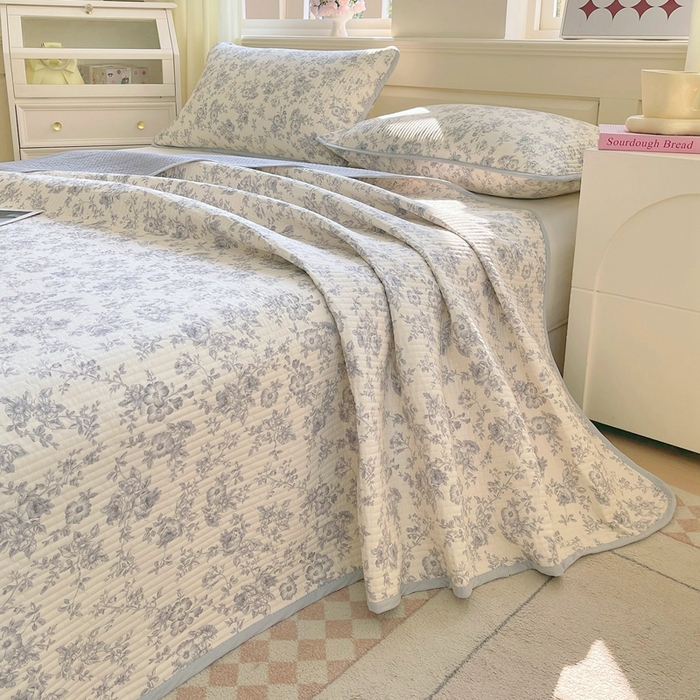 91家纺网 家纺一手货源 找家纺 金丝兔 2025新款小清新斜纹纯棉床盖 全棉夹棉床盖 床盖三件套 榻榻米抗盖绗缝加厚床单 白山茶