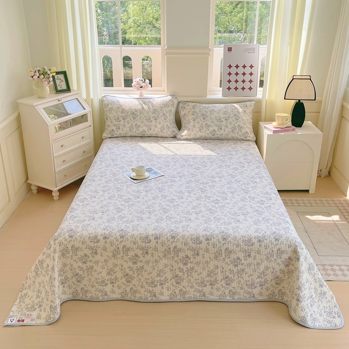 91家纺网 家纺一手货源 找家纺 金丝兔 2025新款小清新斜纹纯棉床盖 全棉夹棉床盖 床盖三件套 榻榻米抗盖绗缝加厚床单 白山茶