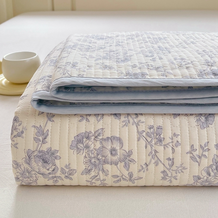 91家纺网 家纺一手货源 找家纺 金丝兔 2025新款小清新斜纹纯棉床盖 全棉夹棉床盖 床盖三件套 榻榻米抗盖绗缝加厚床单 白山茶