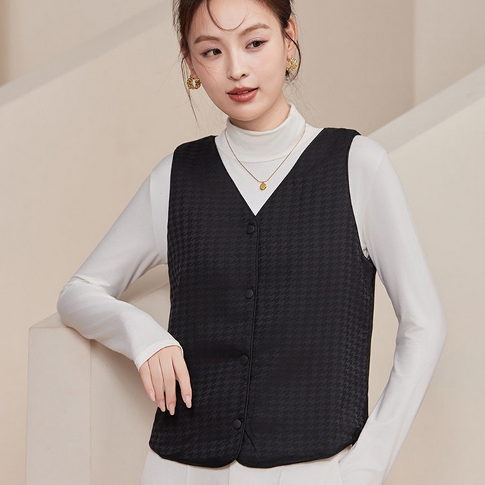 91家纺网 家纺一手货源 找家纺 蚕云阁蚕丝家居 2025新款蚕丝填充保暖马甲 千鸟格黑