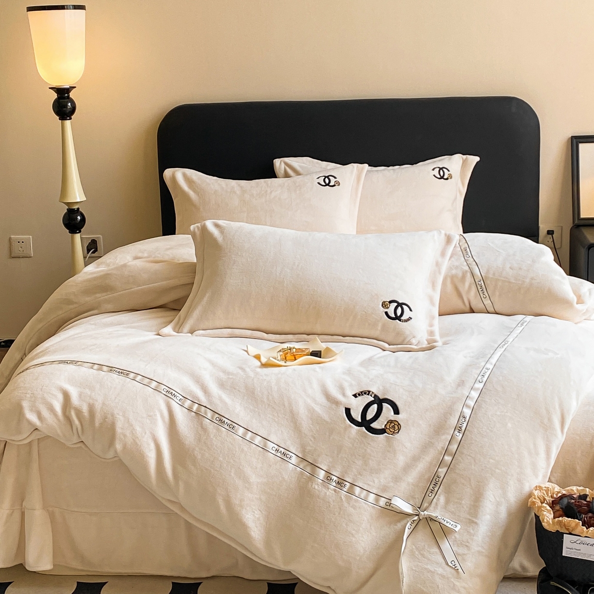 91家纺网 家纺一手货源 找家纺 （总）庭笙 新款牛奶绒小香风立体织带蝴蝶结四件套-COCO