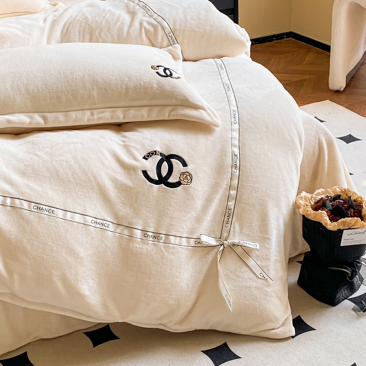 91家纺网 家纺一手货源 找家纺 （总）庭笙 新款牛奶绒小香风立体织带蝴蝶结四件套-COCO