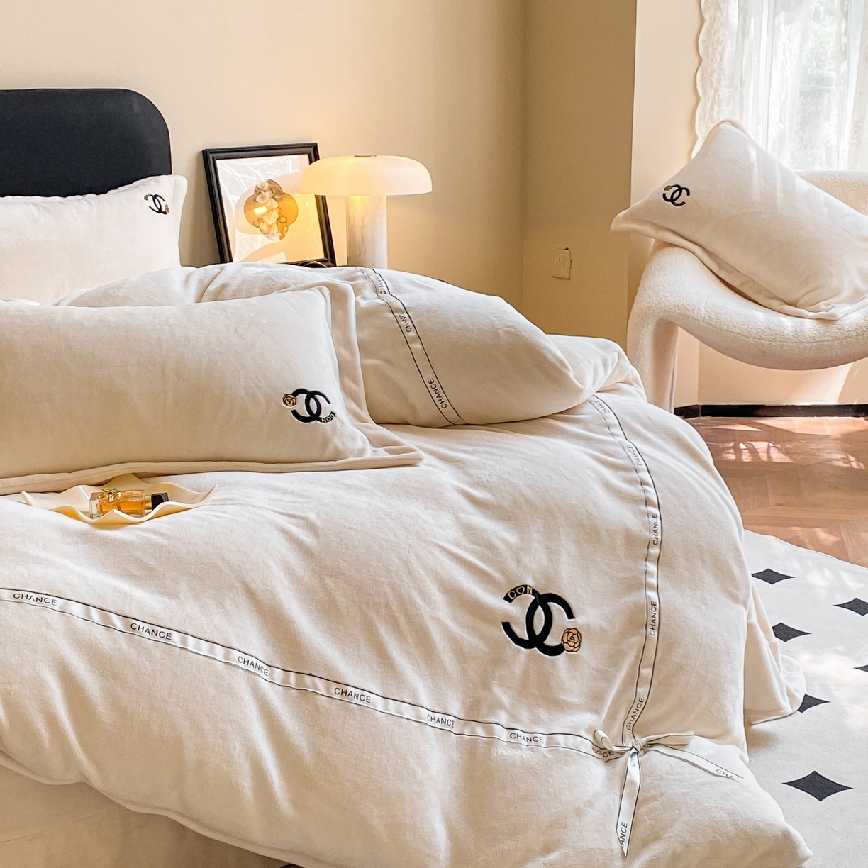 91家纺网 家纺一手货源 找家纺 （总）庭笙 新款牛奶绒小香风立体织带蝴蝶结四件套-COCO