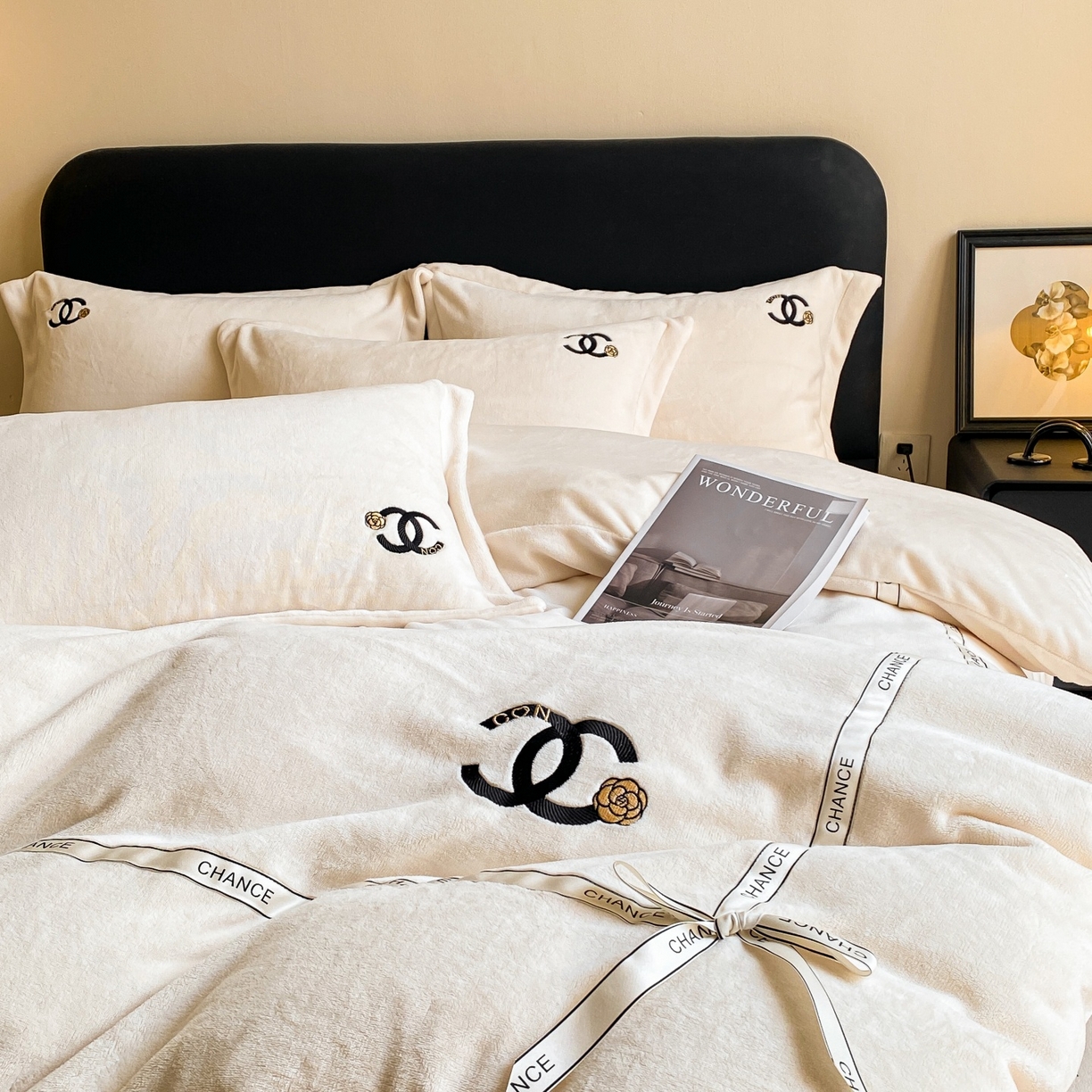 91家纺网 家纺一手货源 找家纺 （总）庭笙 新款牛奶绒小香风立体织带蝴蝶结四件套-COCO