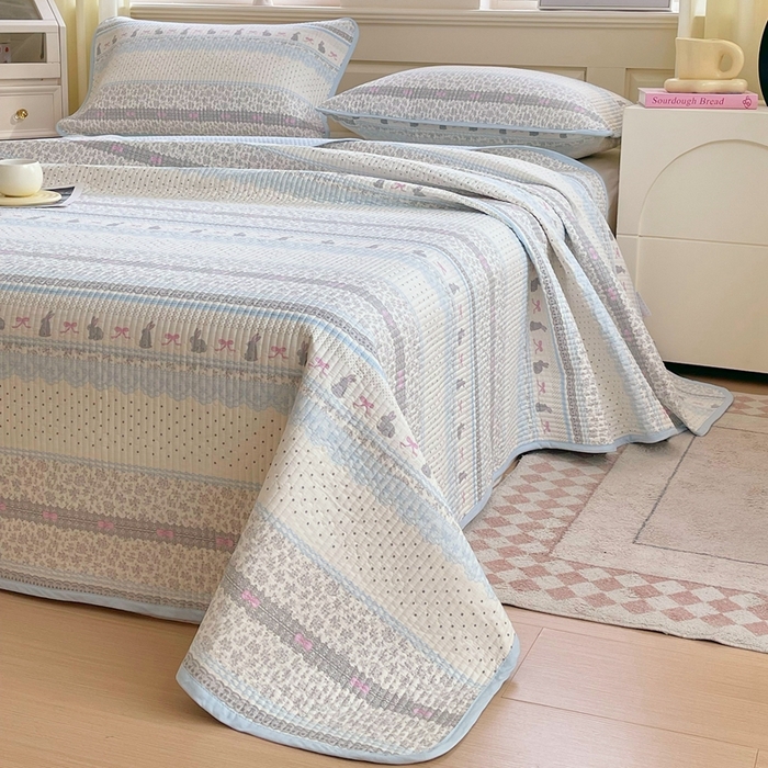 91家纺网 家纺一手货源 找家纺 金丝兔 2025新款小清新斜纹纯棉床盖 全棉夹棉床盖 床盖三件套 榻榻米抗盖绗缝加厚床单 海盐兔