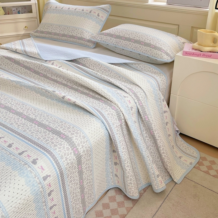 91家纺网 家纺一手货源 找家纺 金丝兔 2025新款小清新斜纹纯棉床盖 全棉夹棉床盖 床盖三件套 榻榻米抗盖绗缝加厚床单 海盐兔