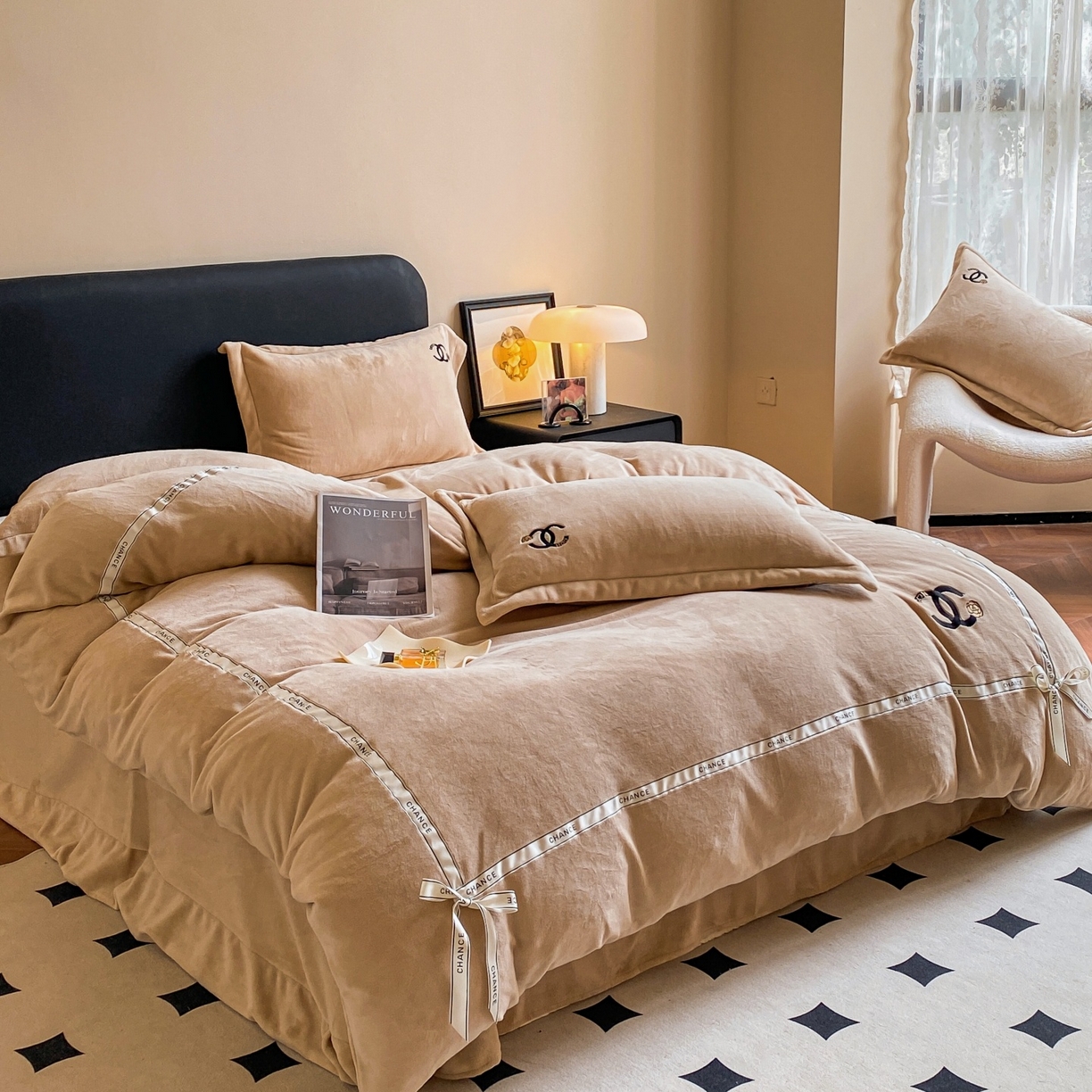 91家纺网 家纺一手货源 找家纺 庭笙 新款牛奶绒小香风立体织带蝴蝶结四件套-COCO COCO-奶茶