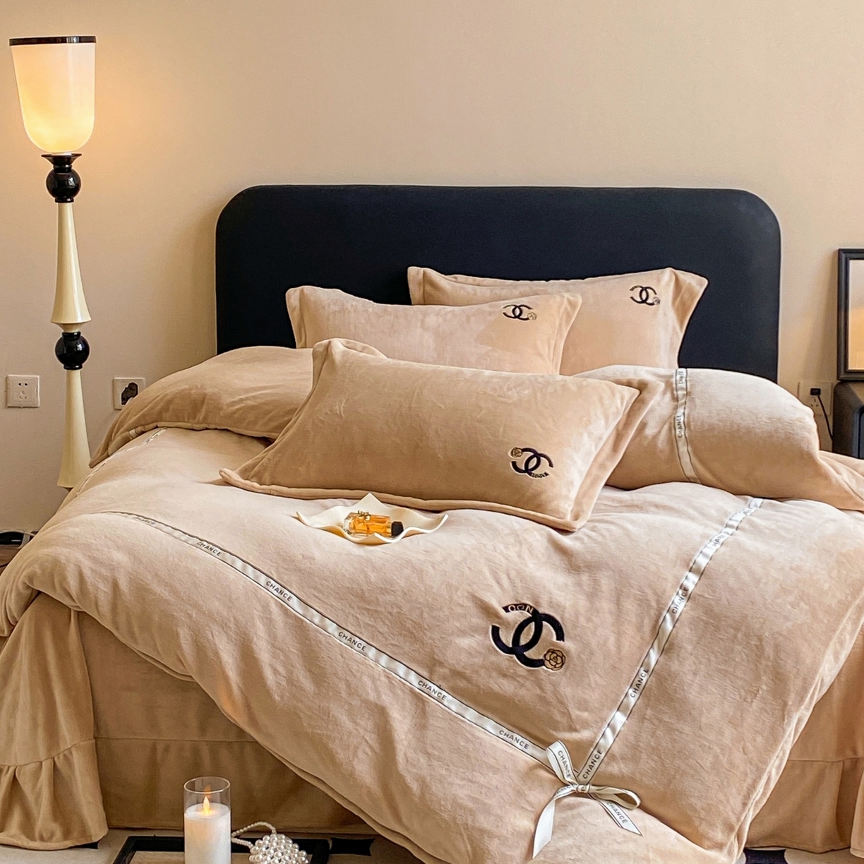 91家纺网 家纺一手货源 找家纺 庭笙 新款牛奶绒小香风立体织带蝴蝶结四件套-COCO COCO-奶茶