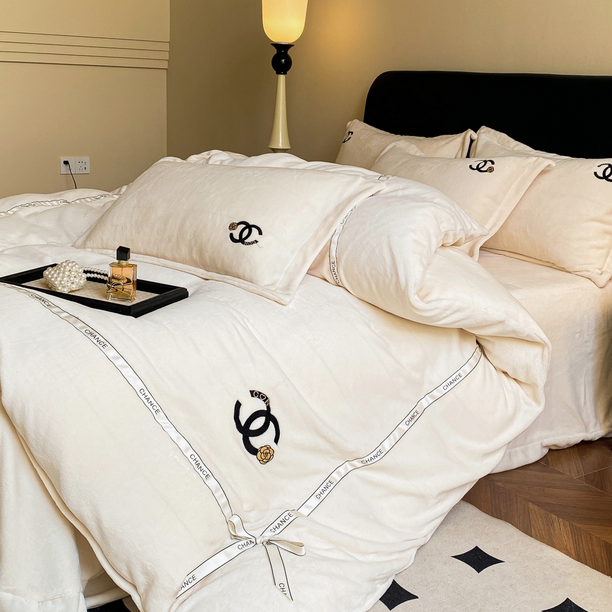 91家纺网 家纺一手货源 找家纺 庭笙 新款牛奶绒小香风立体织带蝴蝶结四件套-COCO COCO-米白