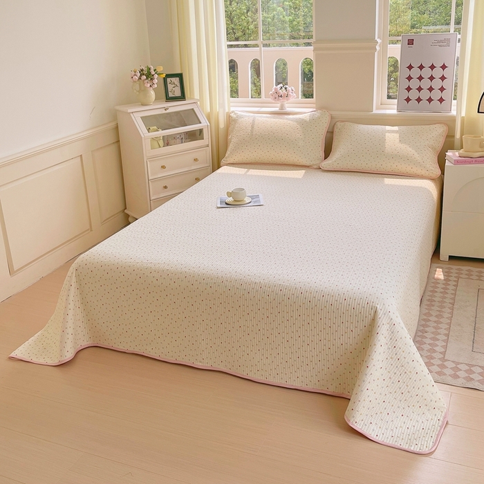 91家纺网 家纺一手货源 找家纺 金丝兔 2025新款小清新斜纹纯棉床盖 全棉夹棉床盖 床盖三件套 榻榻米抗盖绗缝加厚床单 泡芙小花