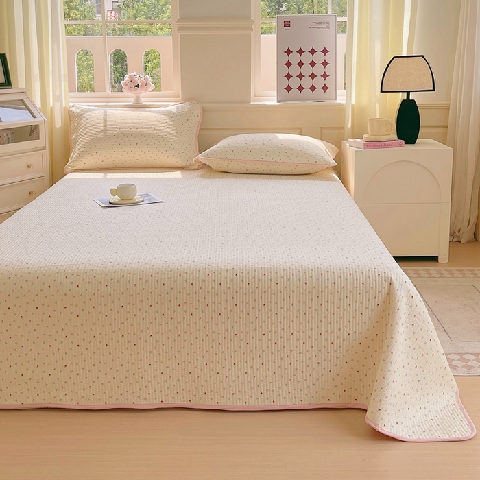 91家纺网 家纺一手货源 找家纺 金丝兔 2025新款小清新斜纹纯棉床盖 全棉夹棉床盖 床盖三件套 榻榻米抗盖绗缝加厚床单 泡芙小花