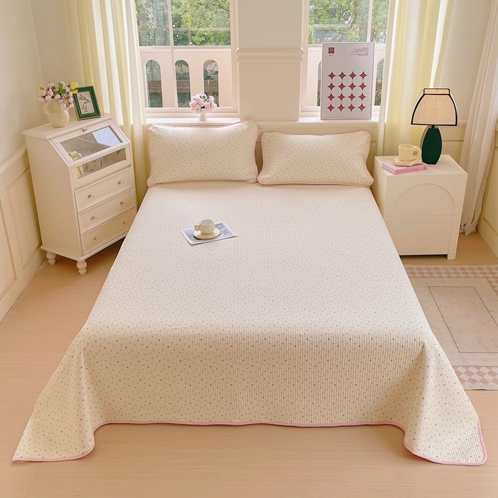 91家纺网 家纺一手货源 找家纺 金丝兔 2025新款小清新斜纹纯棉床盖 全棉夹棉床盖 床盖三件套 榻榻米抗盖绗缝加厚床单 泡芙小花