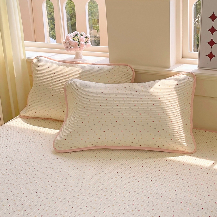 91家纺网 家纺一手货源 找家纺 金丝兔 2025新款小清新斜纹纯棉床盖 全棉夹棉床盖 床盖三件套 榻榻米抗盖绗缝加厚床单 泡芙小花