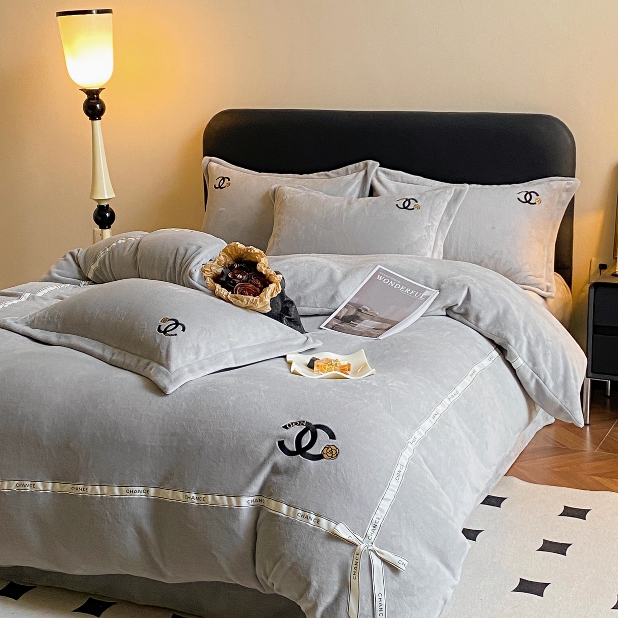 91家纺网 家纺一手货源 找家纺 庭笙 新款牛奶绒小香风立体织带蝴蝶结四件套-COCO COCO-浅灰