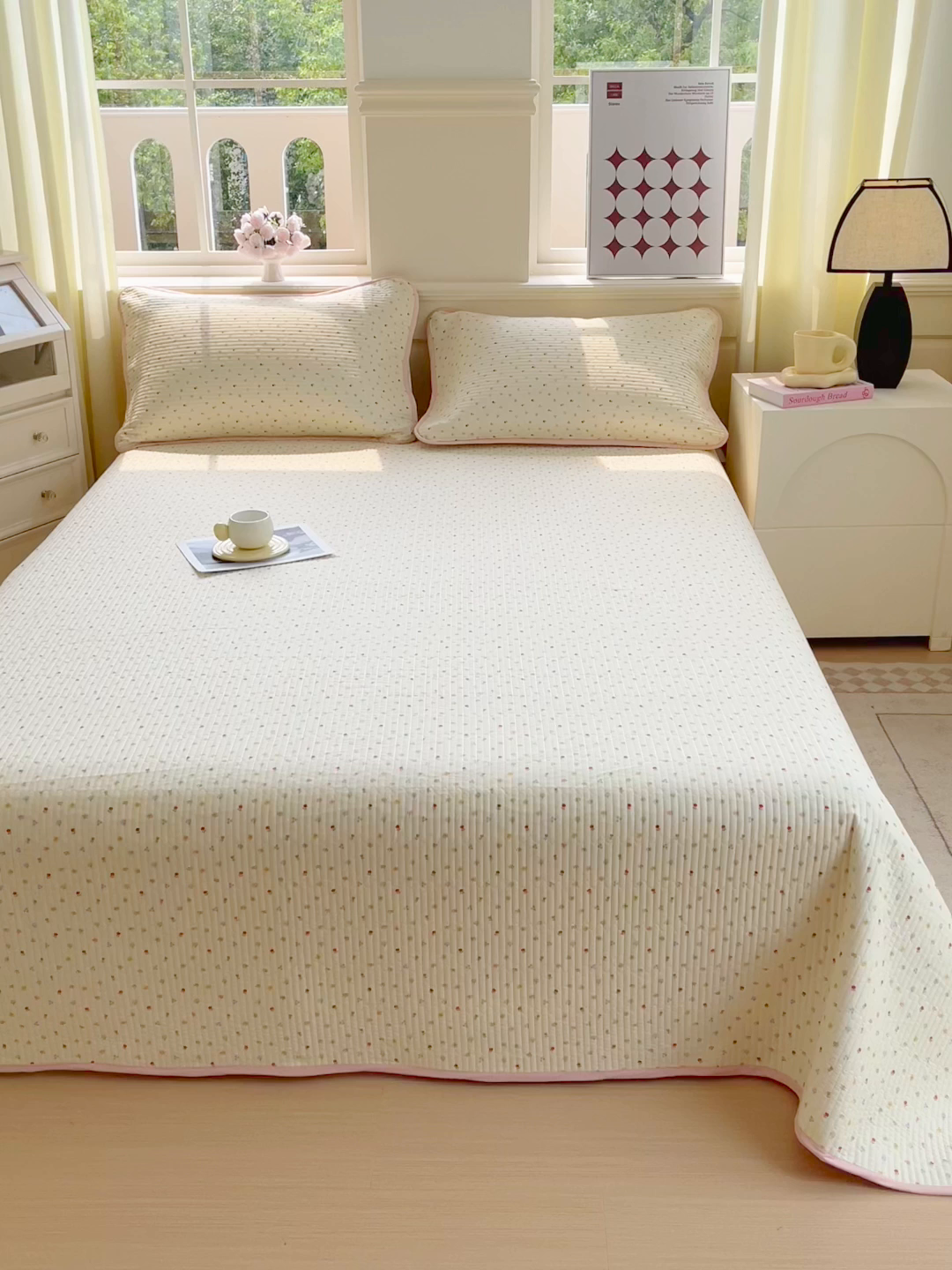 91家纺网 家纺一手货源 找家纺 金丝兔 2025新款小清新斜纹纯棉床盖 全棉夹棉床盖 床盖三件套 榻榻米抗盖绗缝加厚床单 泡芙小花