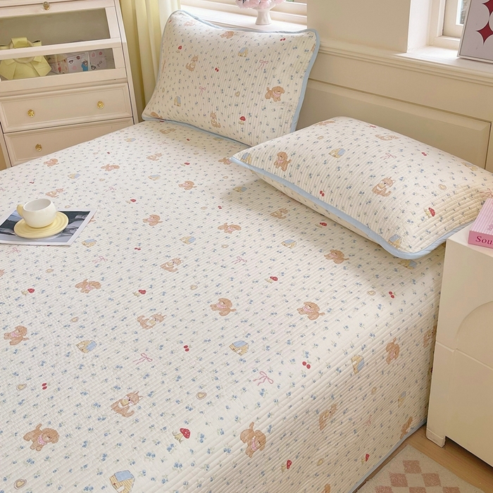 91家纺网 家纺一手货源 找家纺 金丝兔 2025新款小清新斜纹纯棉床盖 全棉夹棉床盖 床盖三件套 榻榻米抗盖绗缝加厚床单 樱花狗