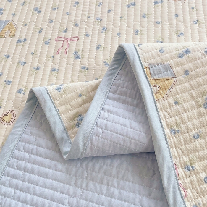 91家纺网 家纺一手货源 找家纺 金丝兔 2025新款小清新斜纹纯棉床盖 全棉夹棉床盖 床盖三件套 榻榻米抗盖绗缝加厚床单 樱花狗