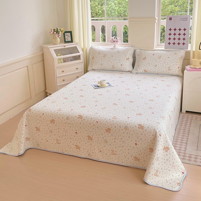 91家纺网 家纺一手货源 找家纺 金丝兔 2025新款小清新斜纹纯棉床盖 全棉夹棉床盖 床盖三件套 榻榻米抗盖绗缝加厚床单 樱花狗