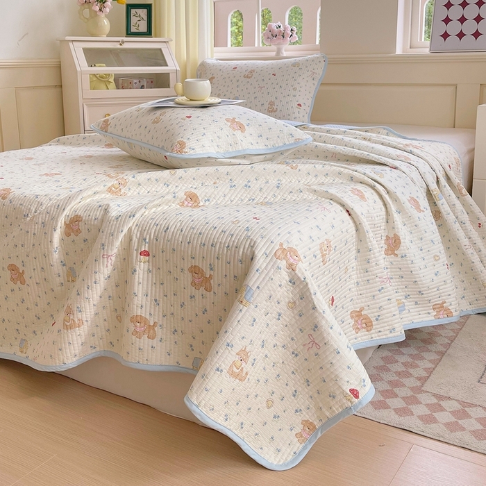 91家纺网 家纺一手货源 找家纺 金丝兔 2025新款小清新斜纹纯棉床盖 全棉夹棉床盖 床盖三件套 榻榻米抗盖绗缝加厚床单 樱花狗