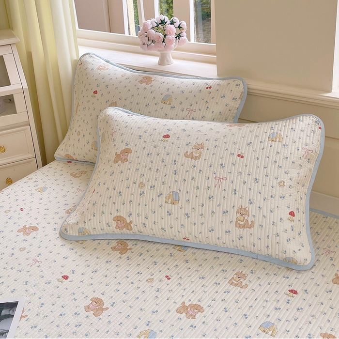 91家纺网 家纺一手货源 找家纺 金丝兔 2025新款小清新斜纹纯棉床盖 全棉夹棉床盖 床盖三件套 榻榻米抗盖绗缝加厚床单 樱花狗