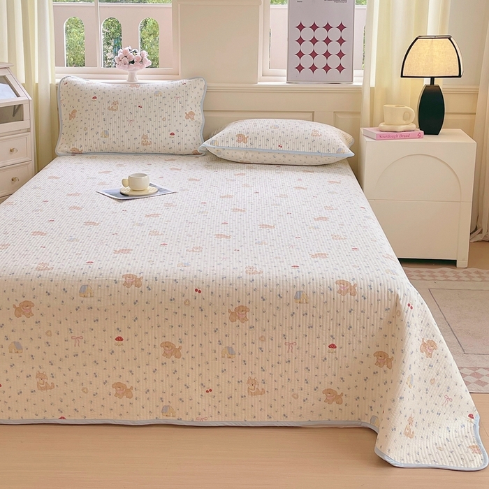 91家纺网 家纺一手货源 找家纺 金丝兔 2025新款小清新斜纹纯棉床盖 全棉夹棉床盖 床盖三件套 榻榻米抗盖绗缝加厚床单 樱花狗