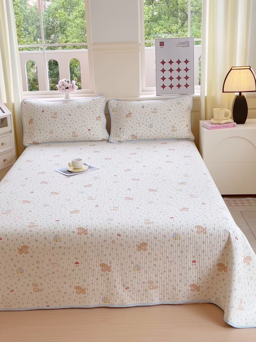 91家纺网 家纺一手货源 找家纺 金丝兔 2025新款小清新斜纹纯棉床盖 全棉夹棉床盖 床盖三件套 榻榻米抗盖绗缝加厚床单 樱花狗