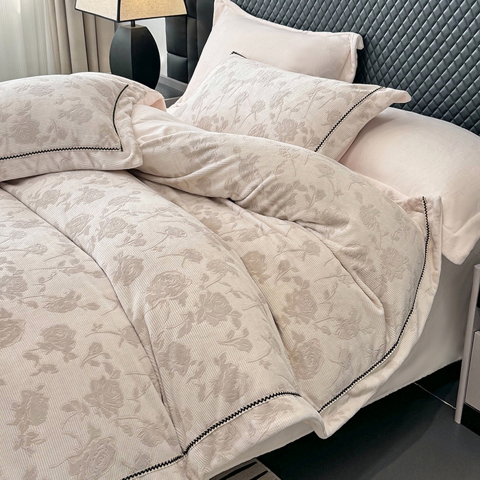 91家纺网 家纺一手货源 找家纺 （总）好阁家纺 2025新款轻奢织带雕花牛奶绒四件套