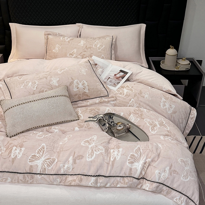 91家纺网 家纺一手货源 找家纺 好阁家纺 2025新款轻奢织带雕花牛奶绒四件套 蝴蝶飞飞-粉