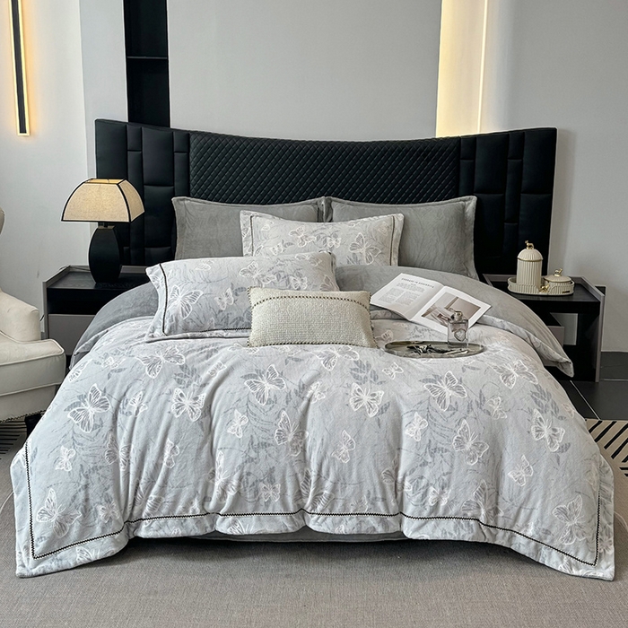 91家纺网 家纺一手货源 找家纺 好阁家纺 2025新款轻奢织带雕花牛奶绒四件套 蝴蝶飞飞-灰