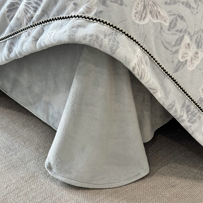 91家纺网 家纺一手货源 找家纺 好阁家纺 2025新款轻奢织带雕花牛奶绒四件套 蝴蝶飞飞-灰