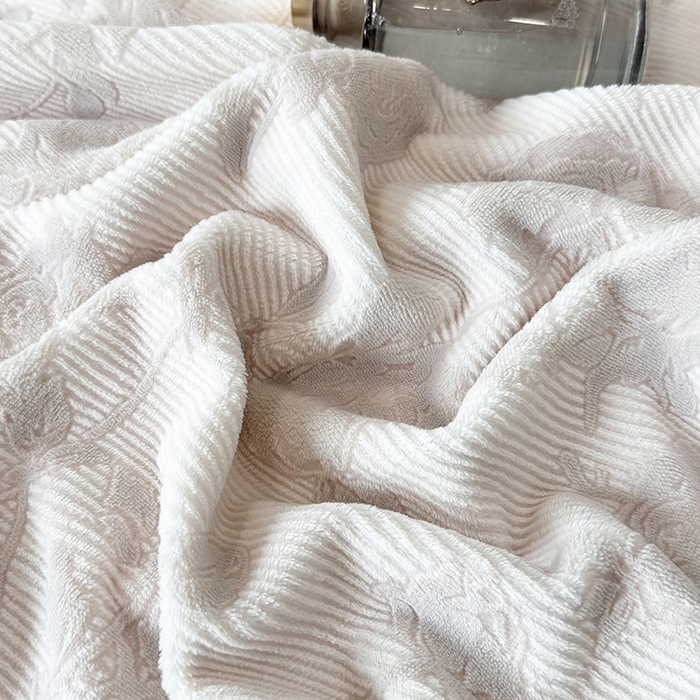 91家纺网 家纺一手货源 找家纺 好阁家纺 2025新款轻奢织带雕花牛奶绒四件套 玫瑰庄园-粉