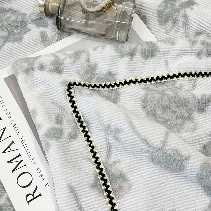 91家纺网 家纺一手货源 找家纺 好阁家纺 2025新款轻奢织带雕花牛奶绒四件套 玫瑰庄园-灰