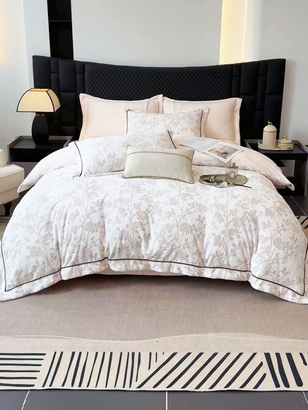 91家纺网 家纺一手货源 找家纺 好阁家纺 2025新款轻奢织带雕花牛奶绒四件套 秘境-粉