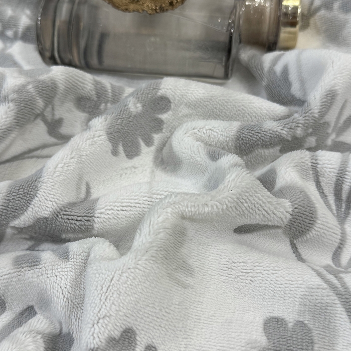 91家纺网 家纺一手货源 找家纺 好阁家纺 2025新款轻奢织带雕花牛奶绒四件套 秘境-灰