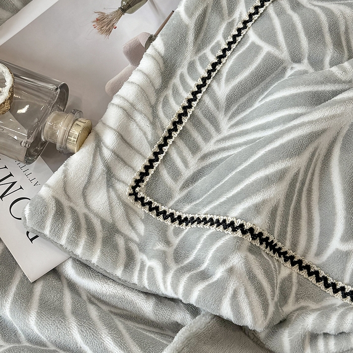 91家纺网 家纺一手货源 找家纺 好阁家纺 2025新款轻奢织带雕花牛奶绒四件套 叶叶情深-灰