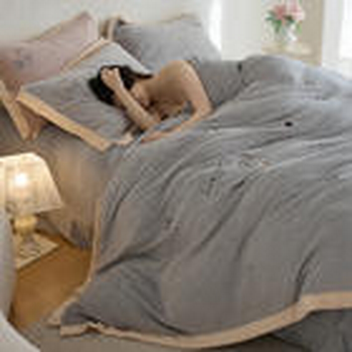 91家纺网 家纺一手货源 找家纺 （总）卡初家居（原微来） 2025新款秋冬全消光A类母婴标准亲肤牛奶绒绣花四件套