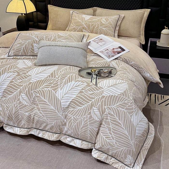 91家纺网 家纺一手货源 找家纺 好阁家纺 2025新款轻奢织带雕花牛奶绒四件套 叶叶情深-卡其