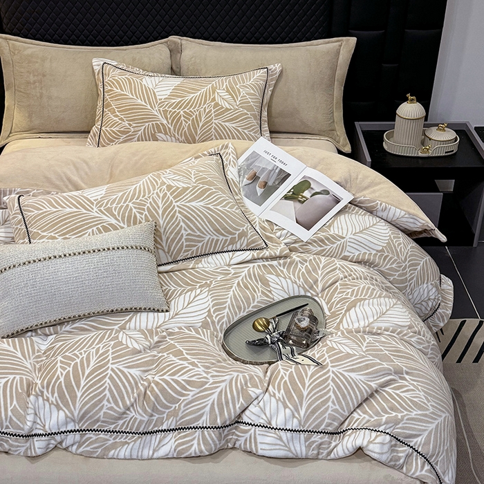 91家纺网 家纺一手货源 找家纺 好阁家纺 2025新款轻奢织带雕花牛奶绒四件套 叶叶情深-卡其