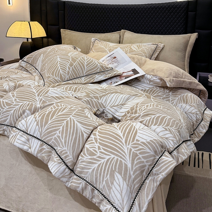 91家纺网 家纺一手货源 找家纺 好阁家纺 2025新款轻奢织带雕花牛奶绒四件套 叶叶情深-卡其