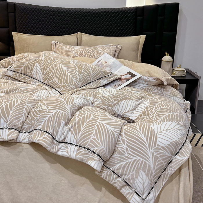 91家纺网 家纺一手货源 找家纺 好阁家纺 2025新款轻奢织带雕花牛奶绒四件套 叶叶情深-卡其