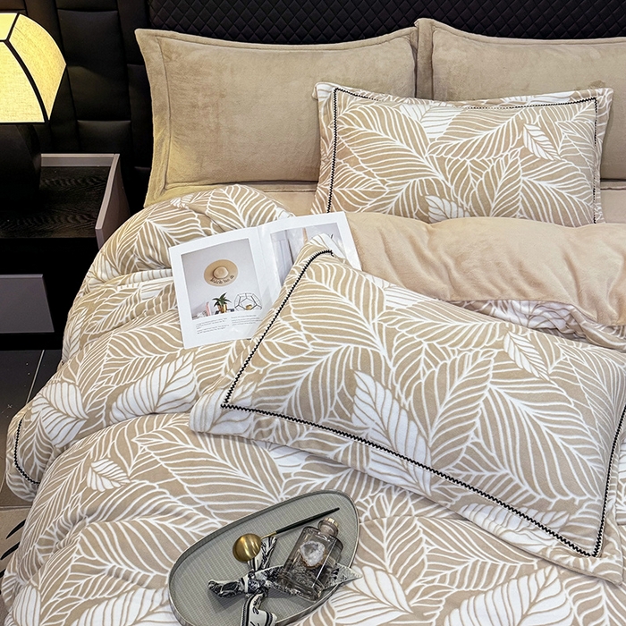 91家纺网 家纺一手货源 找家纺 好阁家纺 2025新款轻奢织带雕花牛奶绒四件套 叶叶情深-卡其