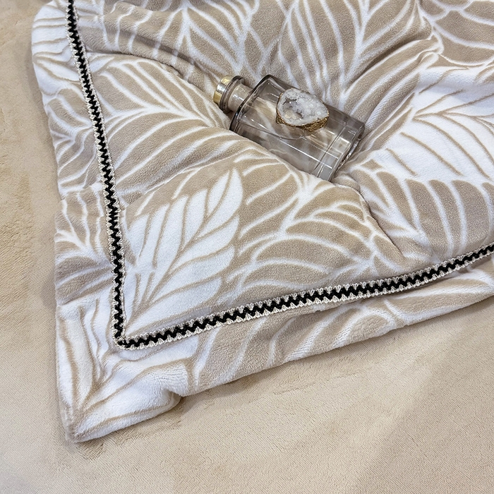 91家纺网 家纺一手货源 找家纺 好阁家纺 2025新款轻奢织带雕花牛奶绒四件套 叶叶情深-卡其