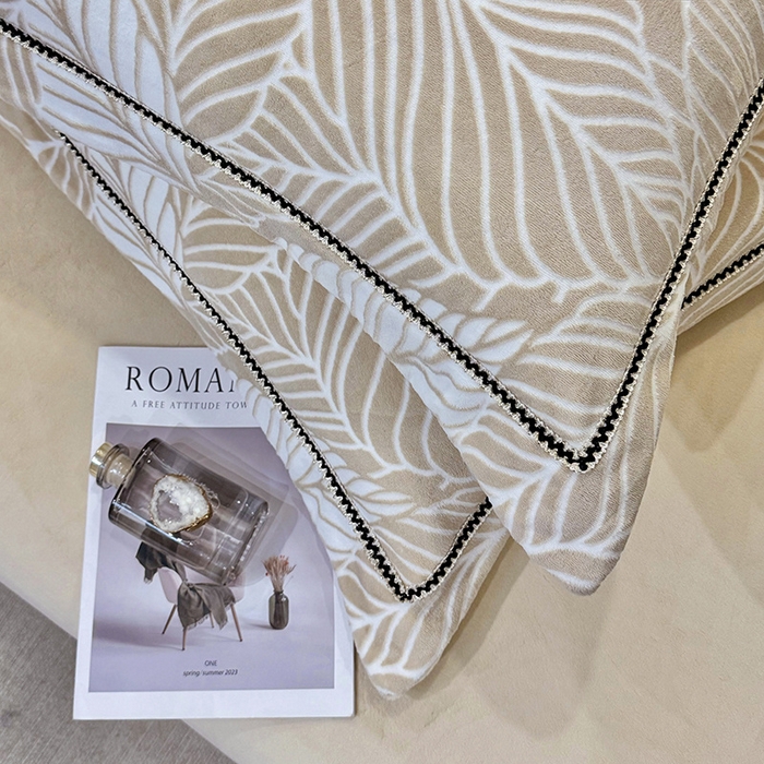 91家纺网 家纺一手货源 找家纺 好阁家纺 2025新款轻奢织带雕花牛奶绒四件套 叶叶情深-卡其