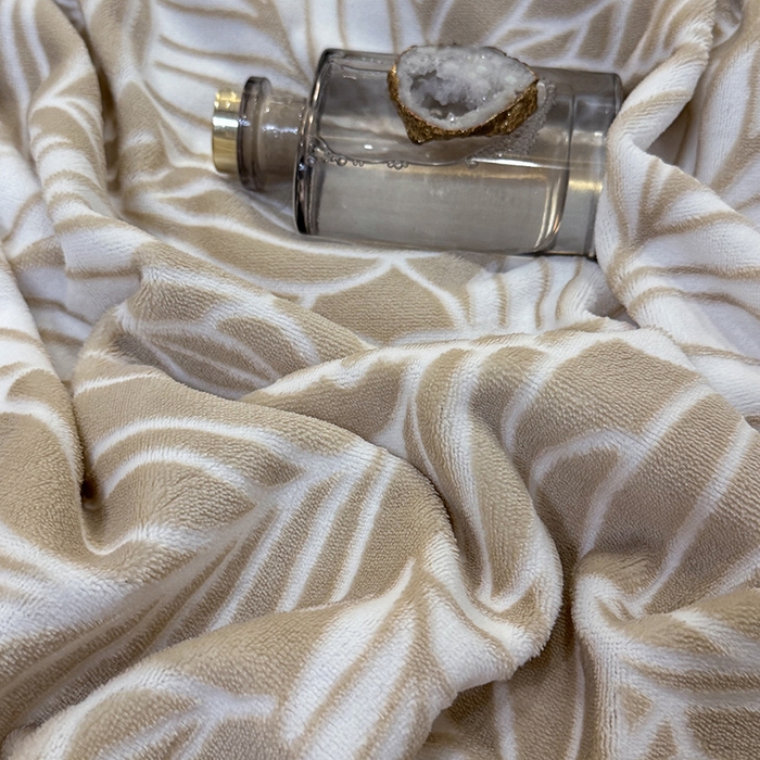 91家纺网 家纺一手货源 找家纺 好阁家纺 2025新款轻奢织带雕花牛奶绒四件套 叶叶情深-卡其